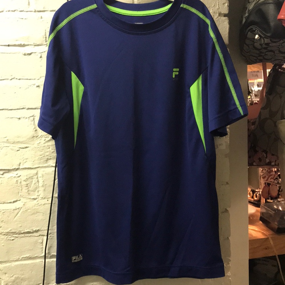 Boys Size M 10/12 Fila Shirt